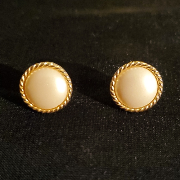 Earrings - Picture 1 of 5